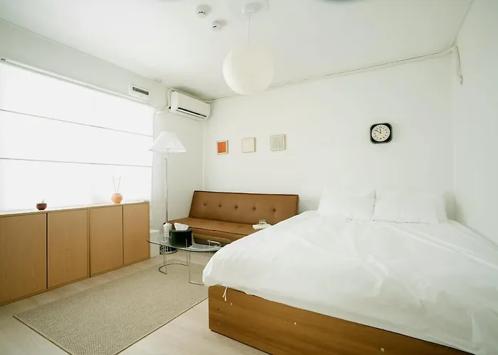 Hongdae 3 Min To Airport Bus Free Luggage *